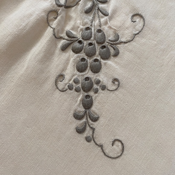 Vintage European Embroidered Floral Grape Vines Tablecloth 65" x 84" - Picture 4 of 12